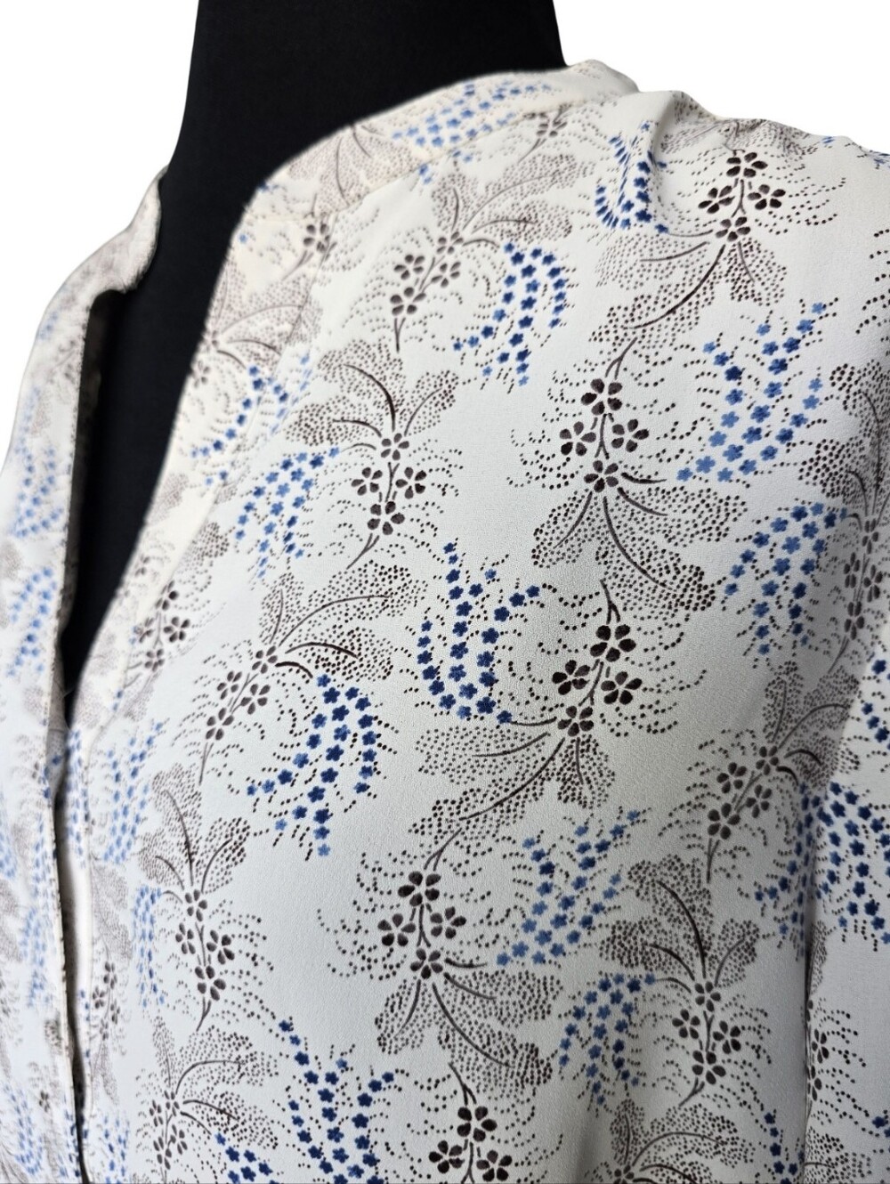 Ann Taylor Floral V-Neck Blouse Long Sleeve Cream Blue Size LP Work Career - Picture 4 of 8